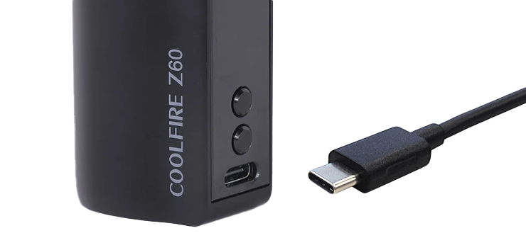 Zoom sur la prise USB-C pour recharger le Kit Coolfire Z60 de chez Innokin